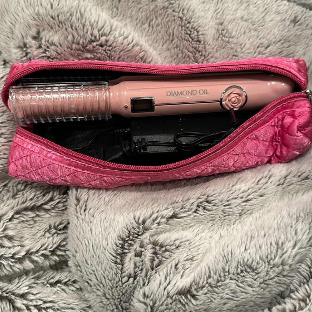 Diamond oil cordless hair straightener